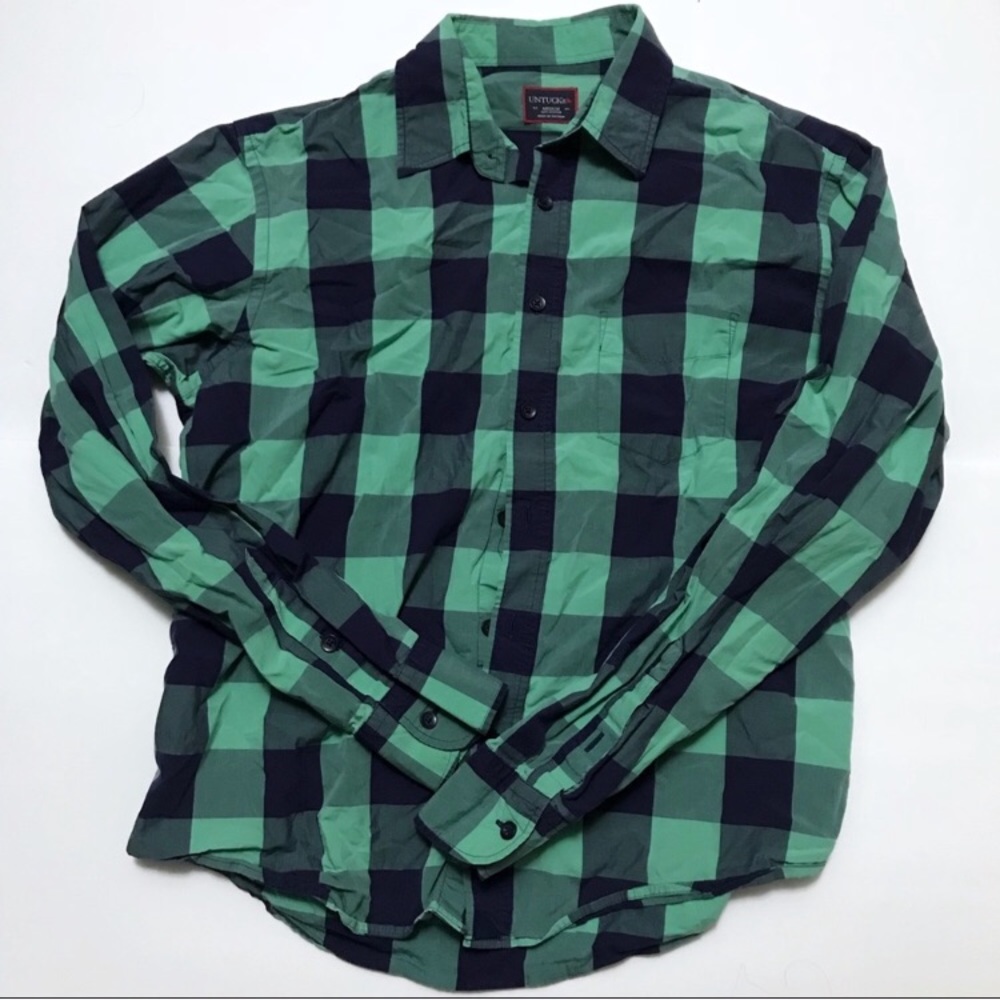Untuckit green plaid long sleeve button up